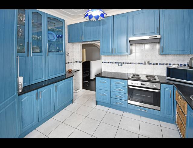 4 BEDROOM HOUSE FOR SALE IN MAYFAIR WEST